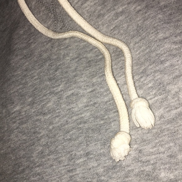 Cute Grey Cut-Off Sleeves Sweatshirt - Picture 4 of 6